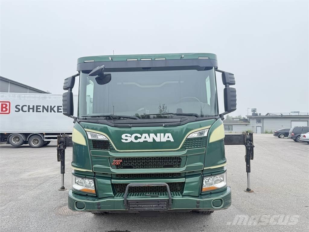 Scania P320 4x2 Vlakke laadvloer met kraan