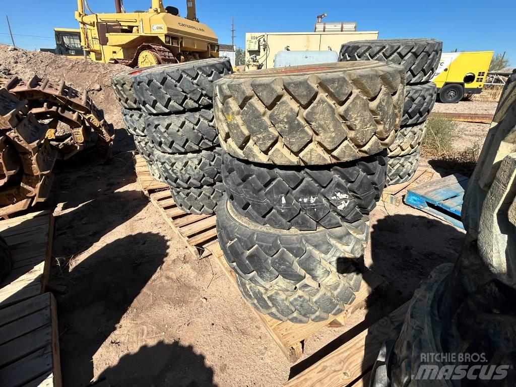 Bobcat 12x16.5 Tires Banden, wielen en velgen