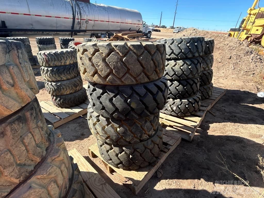 Bobcat 12x16.5 Tires Banden, wielen en velgen