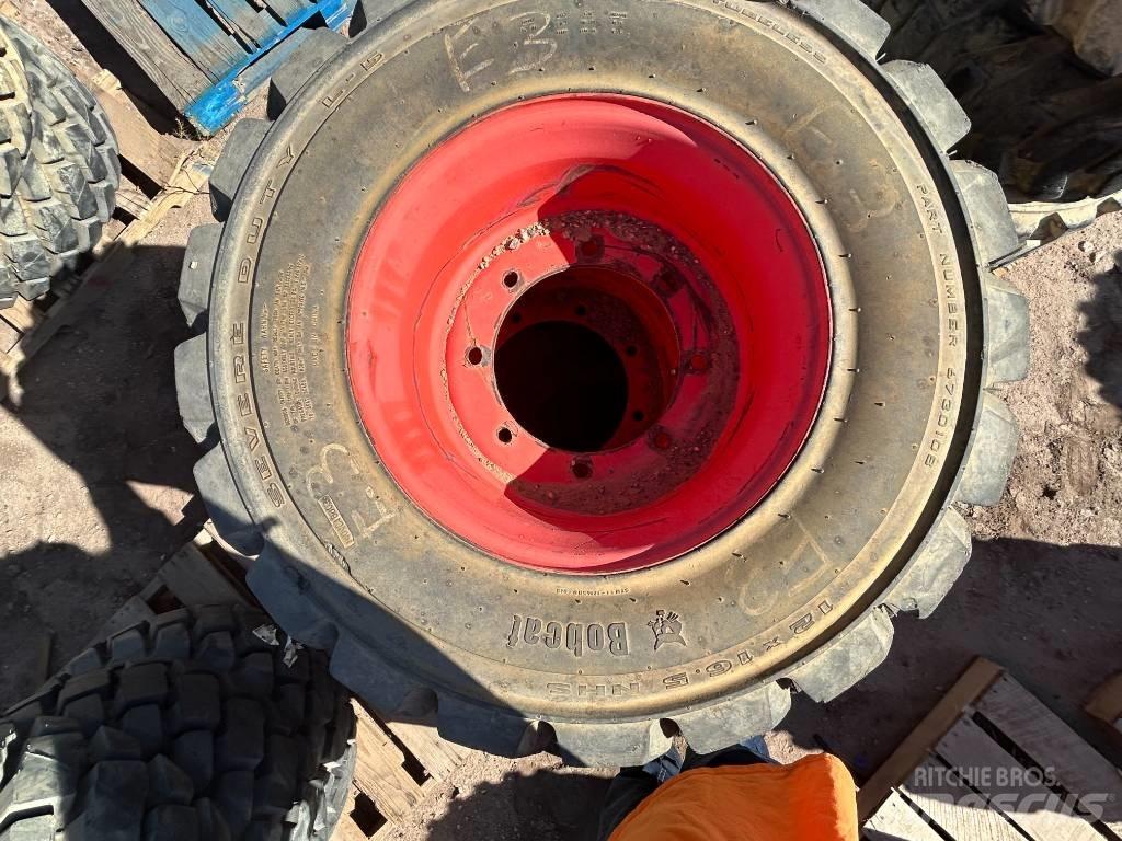 Bobcat 12x16.5 Tires Banden, wielen en velgen