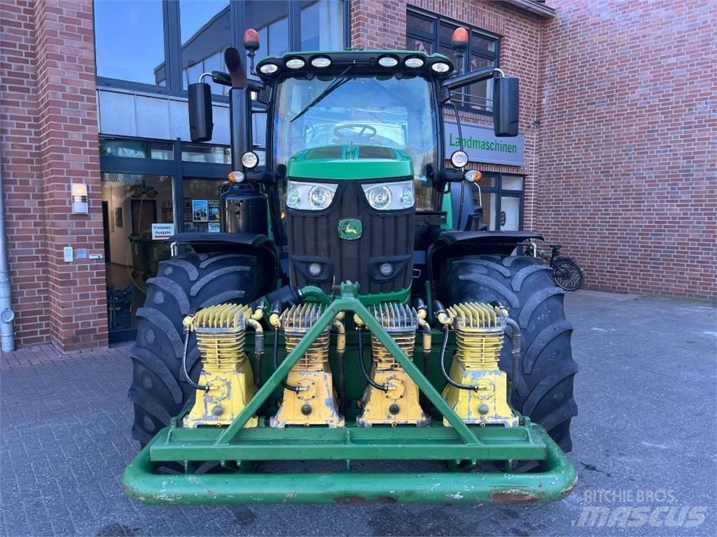 John Deere 6215R Tractoren