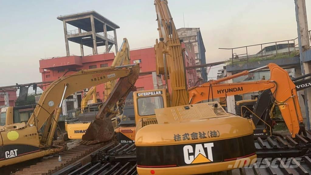CAT 320 C Amfibische graafmachines