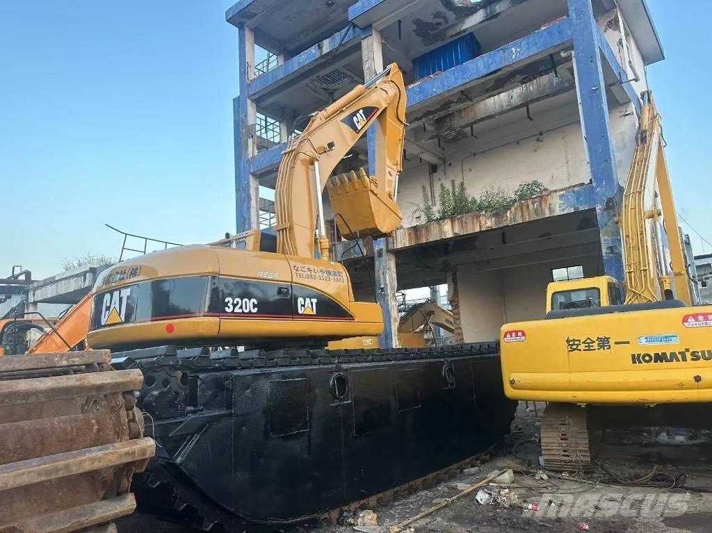 CAT 320 C Amfibische graafmachines