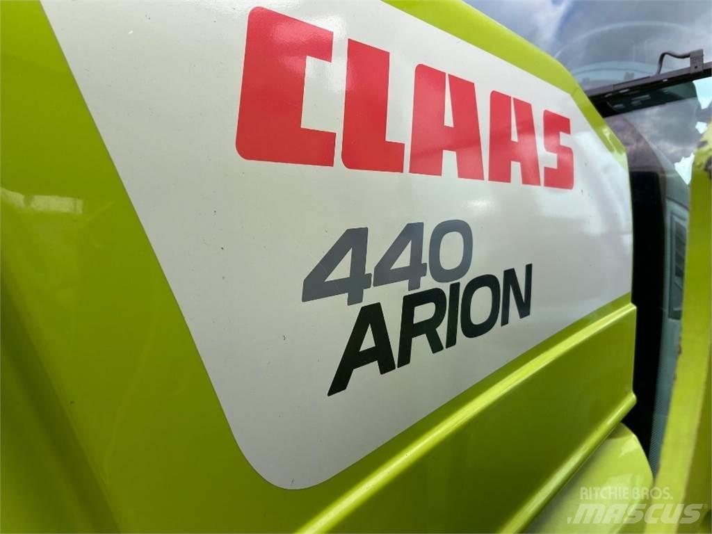 CLAAS Arion 440 Tractoren