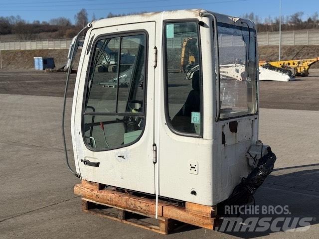 Liebherr A 924 C CAB Cabine en interieur