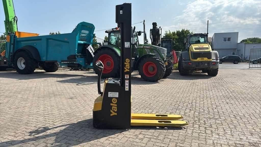 Yale MS12 AC Meeloop stapelaar