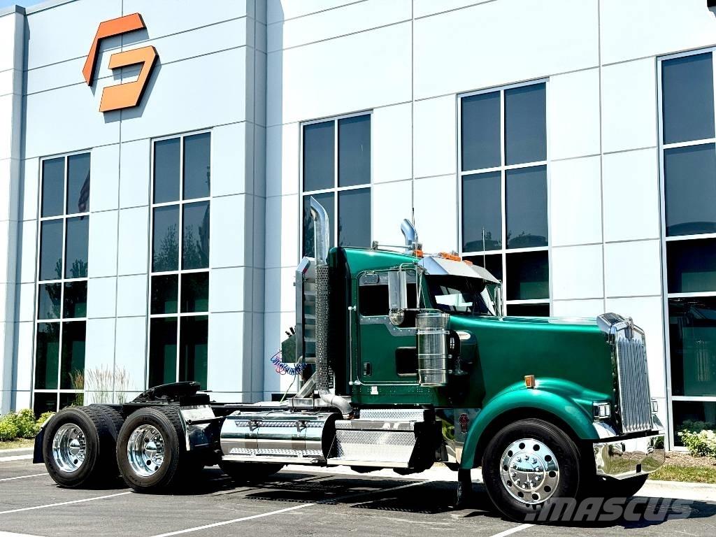 Kenworth W 900 Trekkers