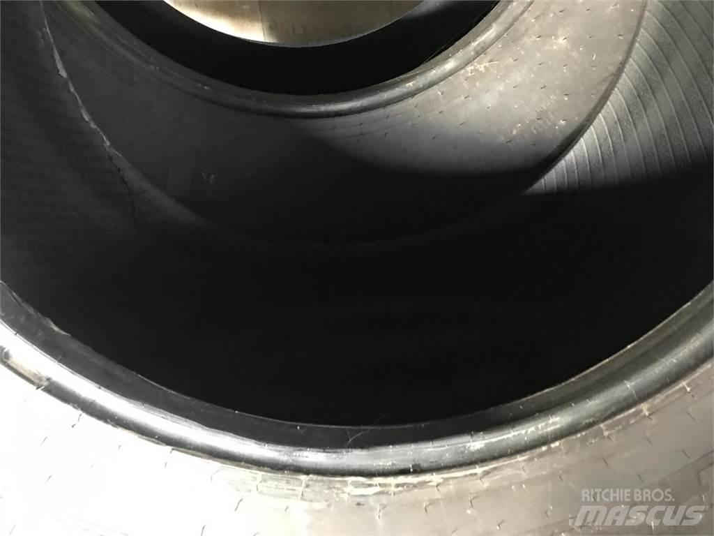 BKT 650/85R42 IF Banden, wielen en velgen