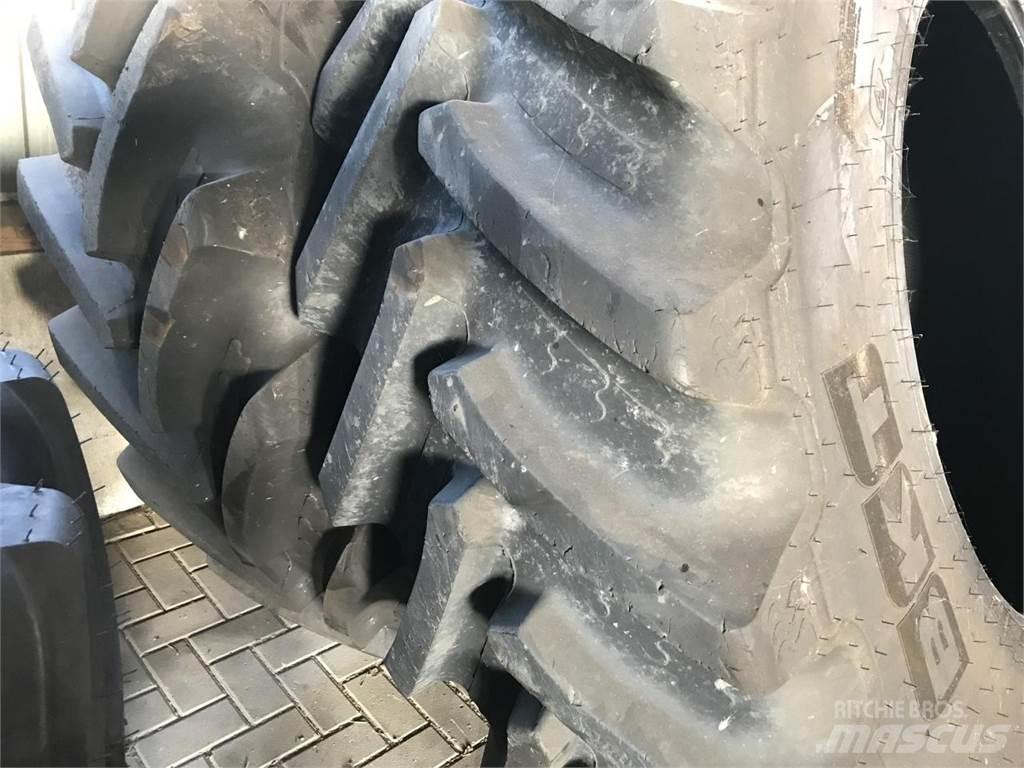 BKT 650/85R42 IF Banden, wielen en velgen