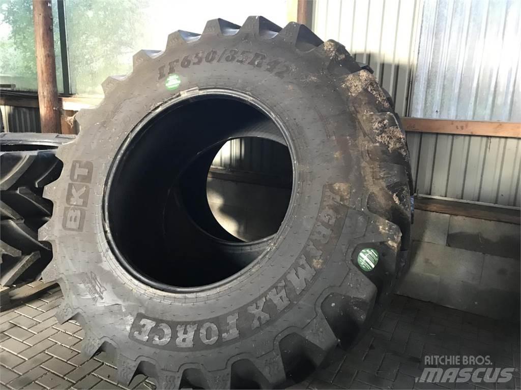 BKT 650/85R42 IF Banden, wielen en velgen