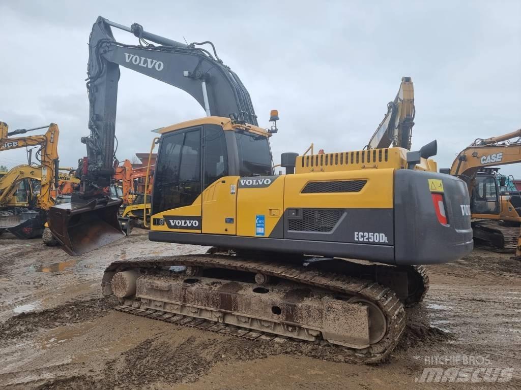Volvo EC 250 D L Rupsgraafmachines