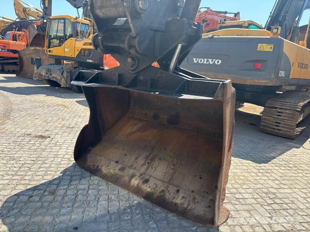 Volvo EC 240 C L Rupsgraafmachines