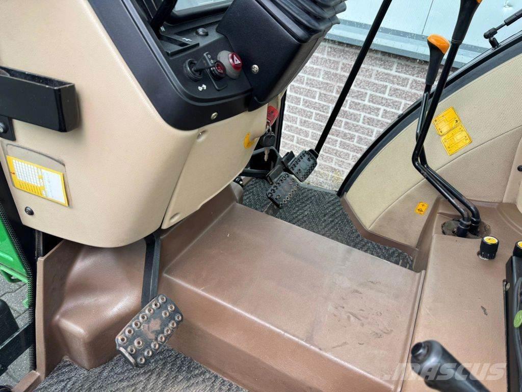 John Deere 5215 Auto's