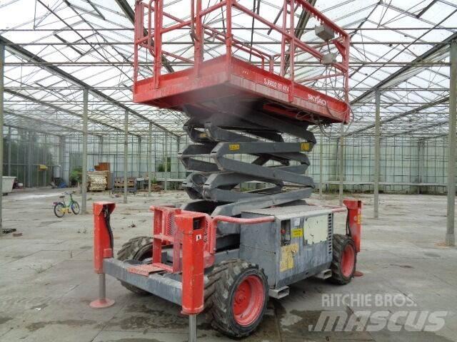 SkyJack SJ 6832 RT Schaarhoogwerkers