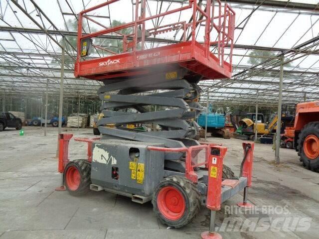 SkyJack SJ 6832 RT Schaarhoogwerkers