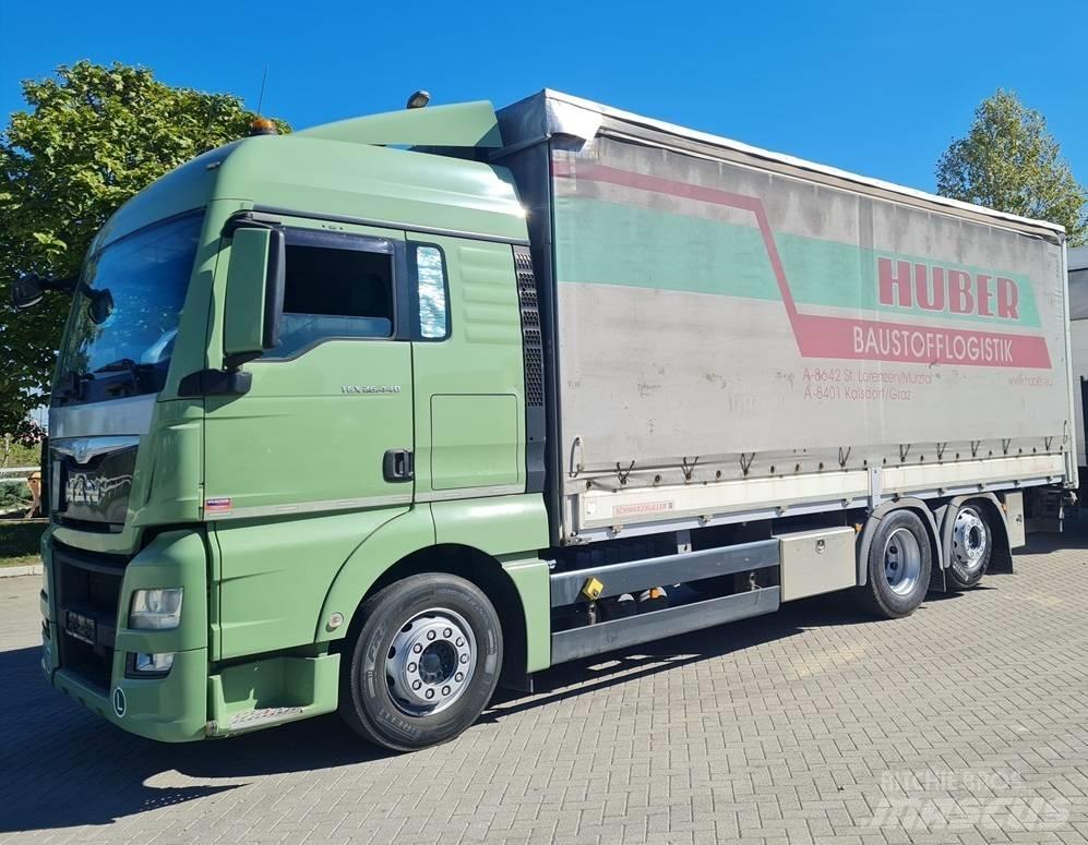 MAN 26.440 / 7.4m / LIFT Schuifzeilopbouw