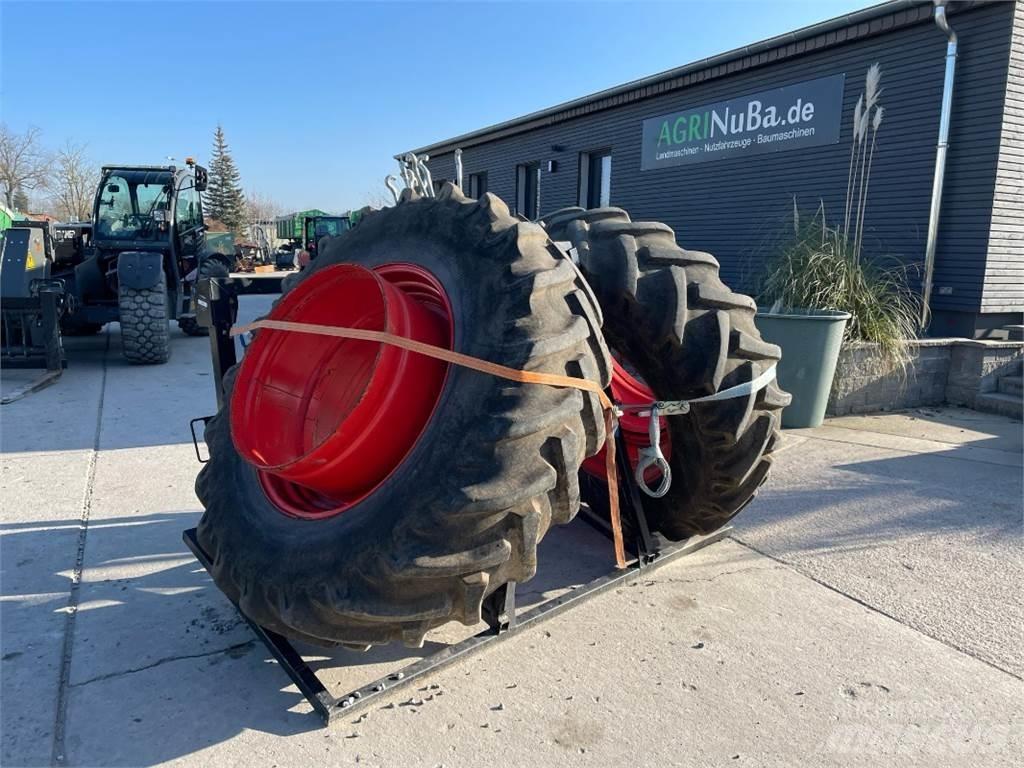 Stomil 20.8 R 38 Banden, wielen en velgen