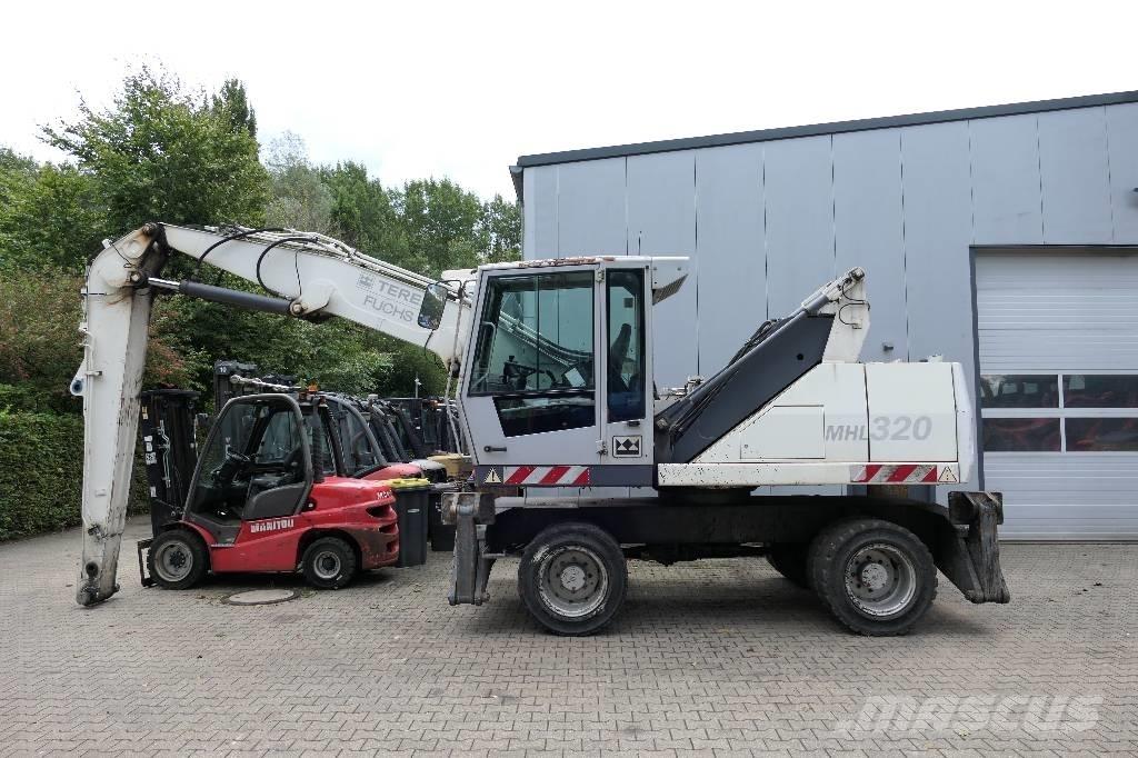 Fuchs MHL 320 Waste / industry handlers