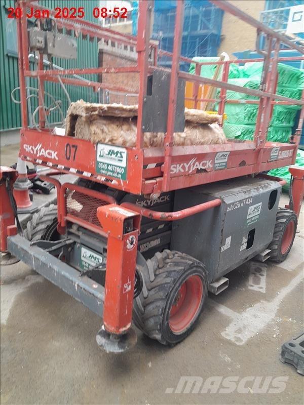 SkyJack 6832 RT Schaarhoogwerkers