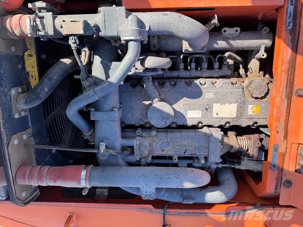 Doosan DX 140 LC-3 Rupsgraafmachines