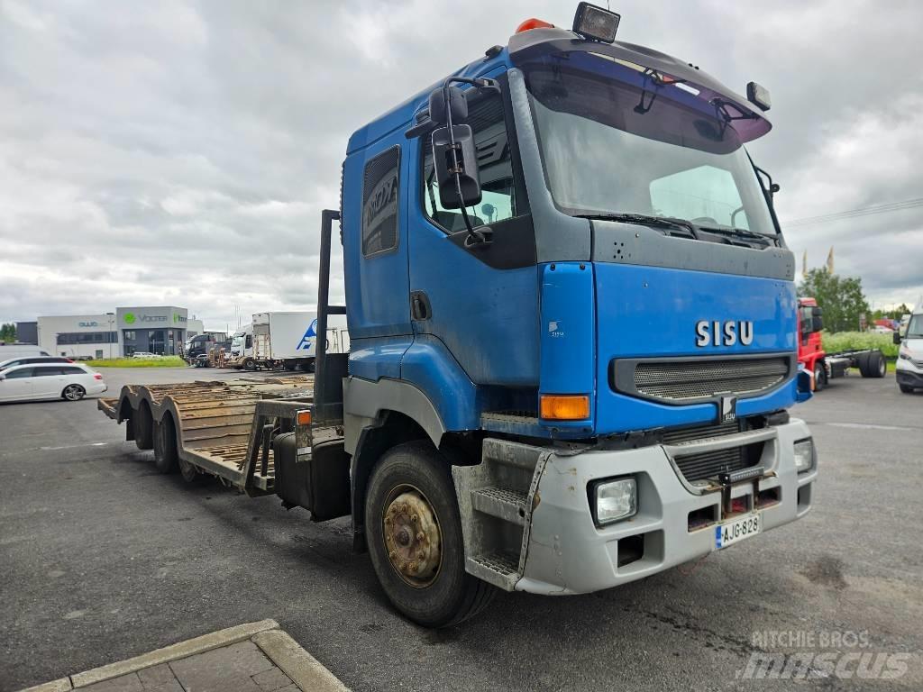 Sisu E12 8x2 Vrachtwagens voor bosbouwmachines