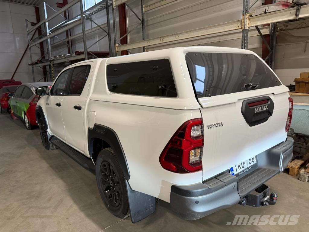 Toyota Hilux 2.8D Gesloten bedrijfswagens