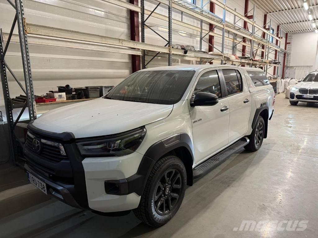 Toyota Hilux 2.8D Gesloten bedrijfswagens