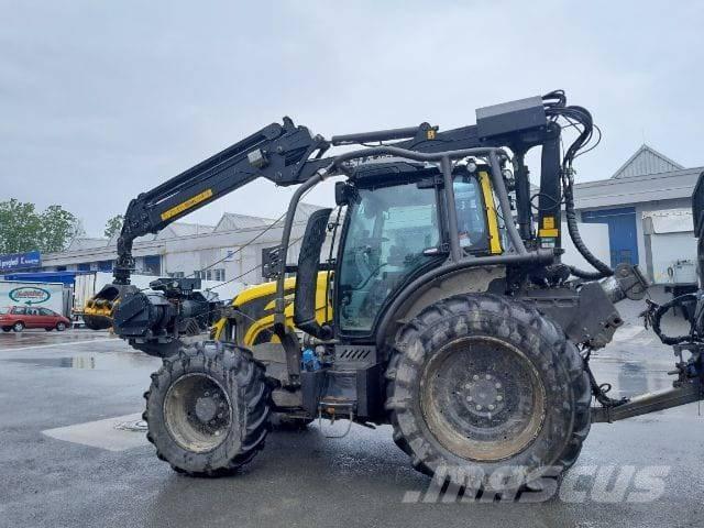 Valtra N153 Bosbouw tractoren