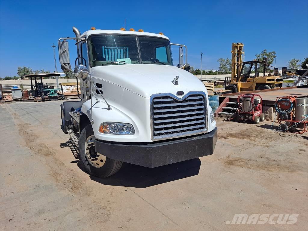 Mack CX612 Trekkers
