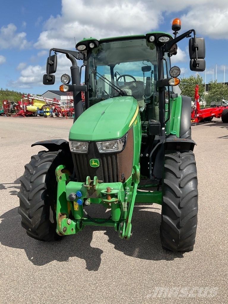 John Deere 5100 R Tractoren
