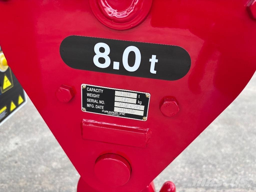Unic URW 806 Ruw terrein kranen