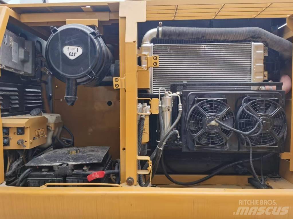 CAT 320 D Rupsgraafmachines