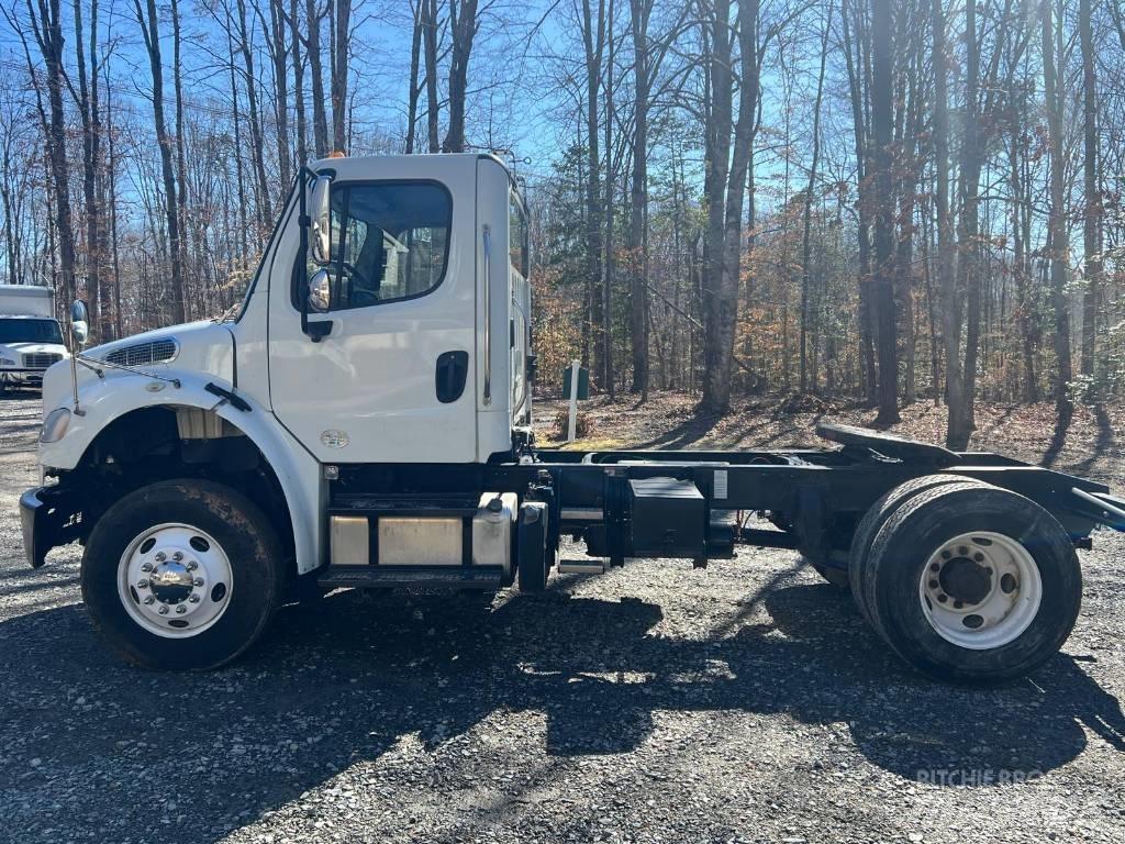 Freightliner M2106 Trekkers