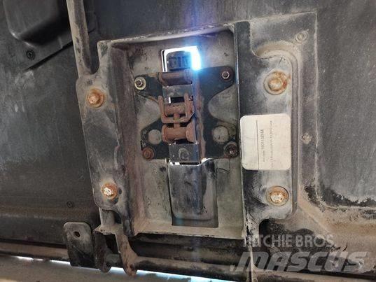 CAT TH 336B mask Cabine en interieur