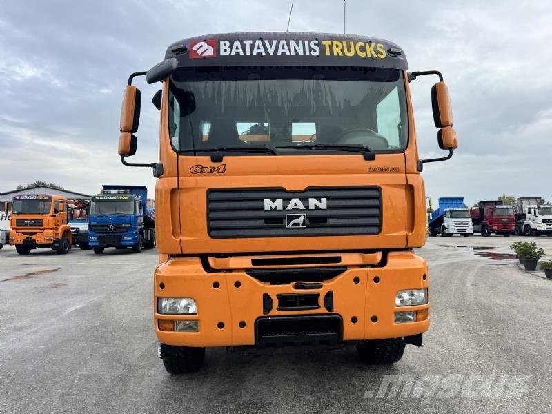 MAN  Vlakke laadvloer met kraan