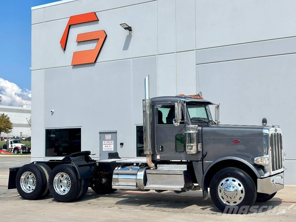 Peterbilt 389 Trekkers