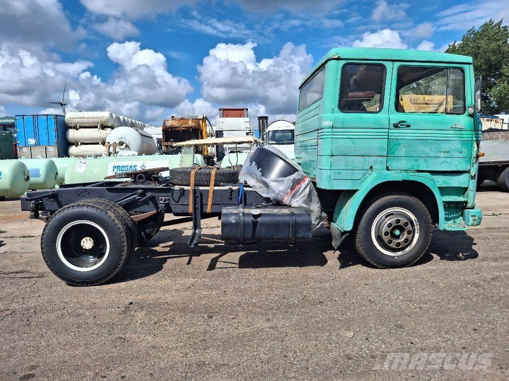 Mercedes-Benz 911 Tractor Units