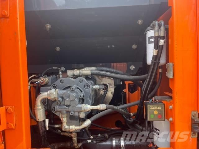 Doosan DX 140 LC-3 Rupsgraafmachines