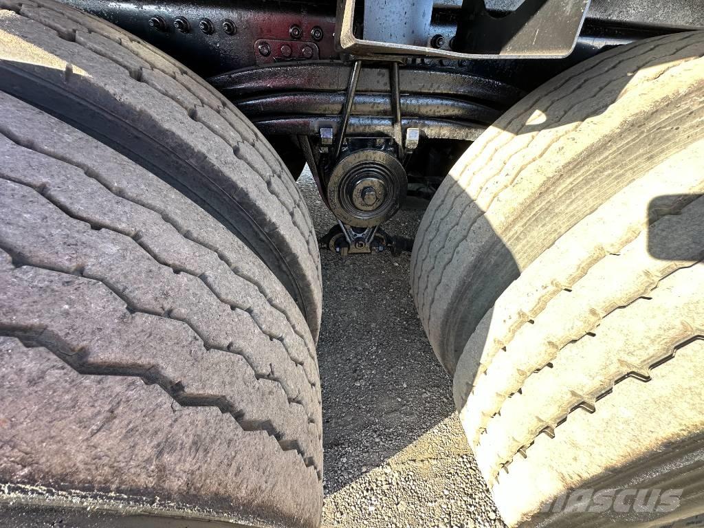 Mack LR 613 Vuilniswagens