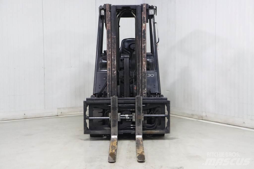 Linde E30-02 Elektrische heftrucks