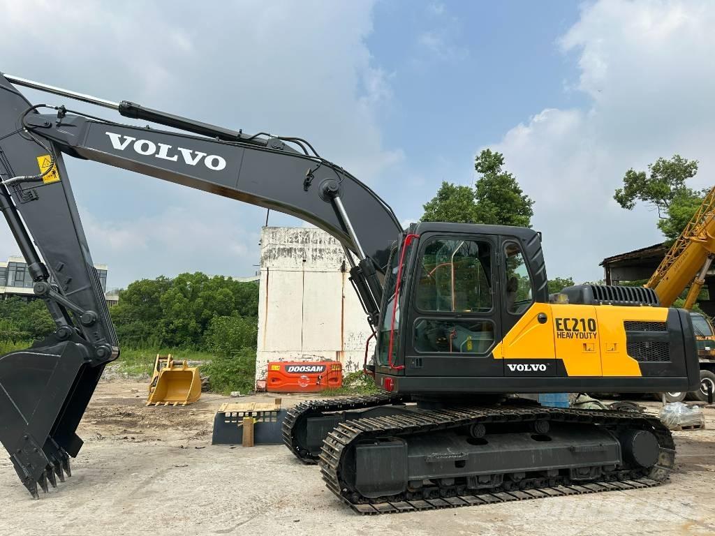 Volvo EC 210 Midigraafmachines 7t - 12t