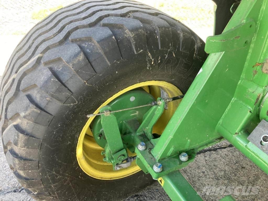 John Deere V461M Ronde-balenpersen