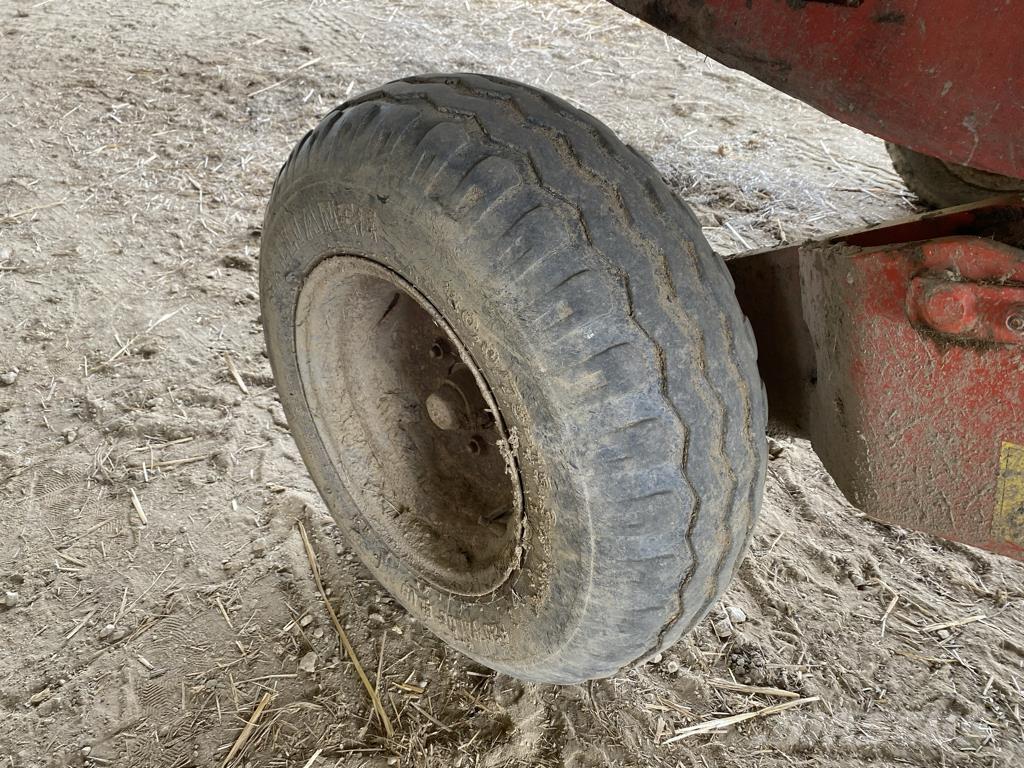 Kuhn MINOTOR 3060 Uitkuilmachines