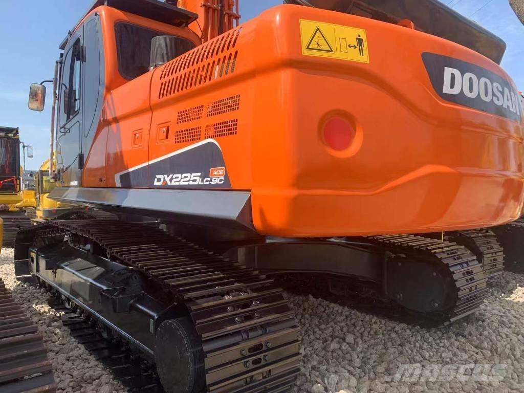 Doosan DX 225 Rupsgraafmachines