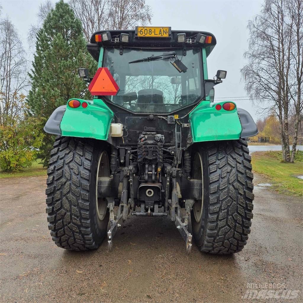 Valtra T182 Versu Tractoren