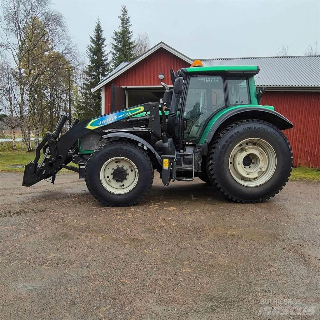 Valtra T182 Versu Tractoren