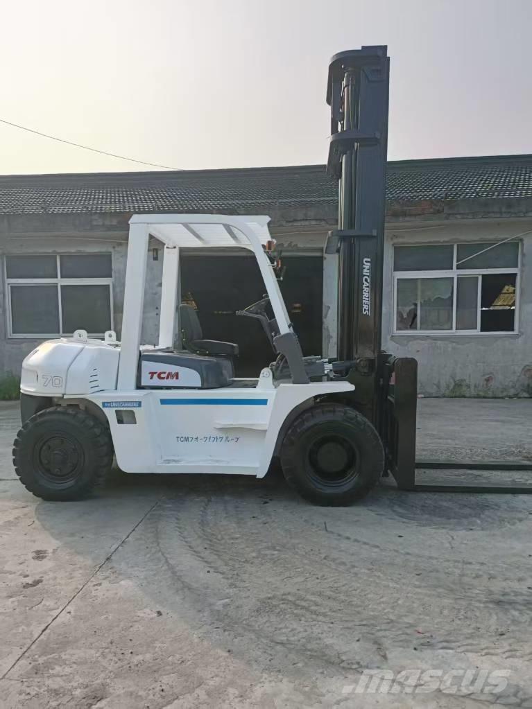 TCM FD 70 Z8 Bakwagens met gesloten opbouw