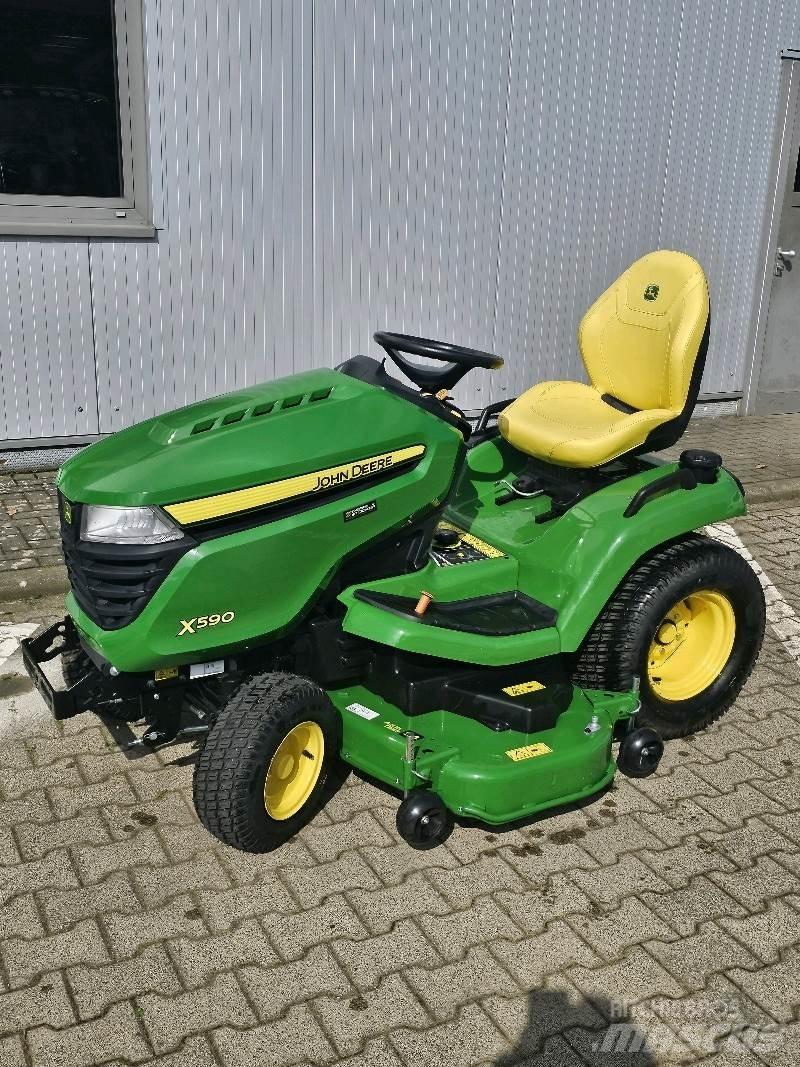 John Deere X590 Maaiers