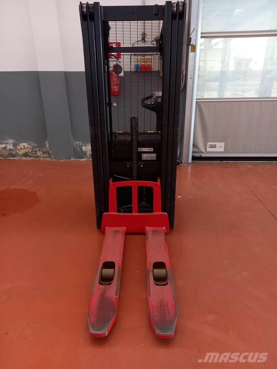 Hyster S1.2 Meeloop stapelaar