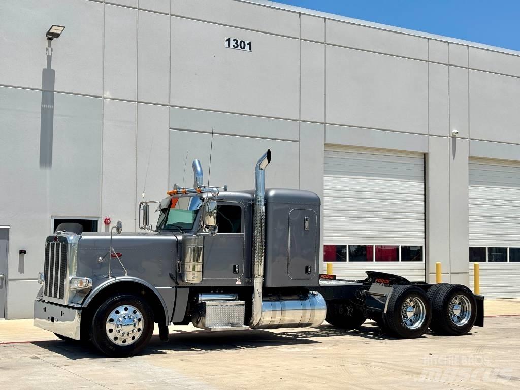 Peterbilt 389 Trekkers